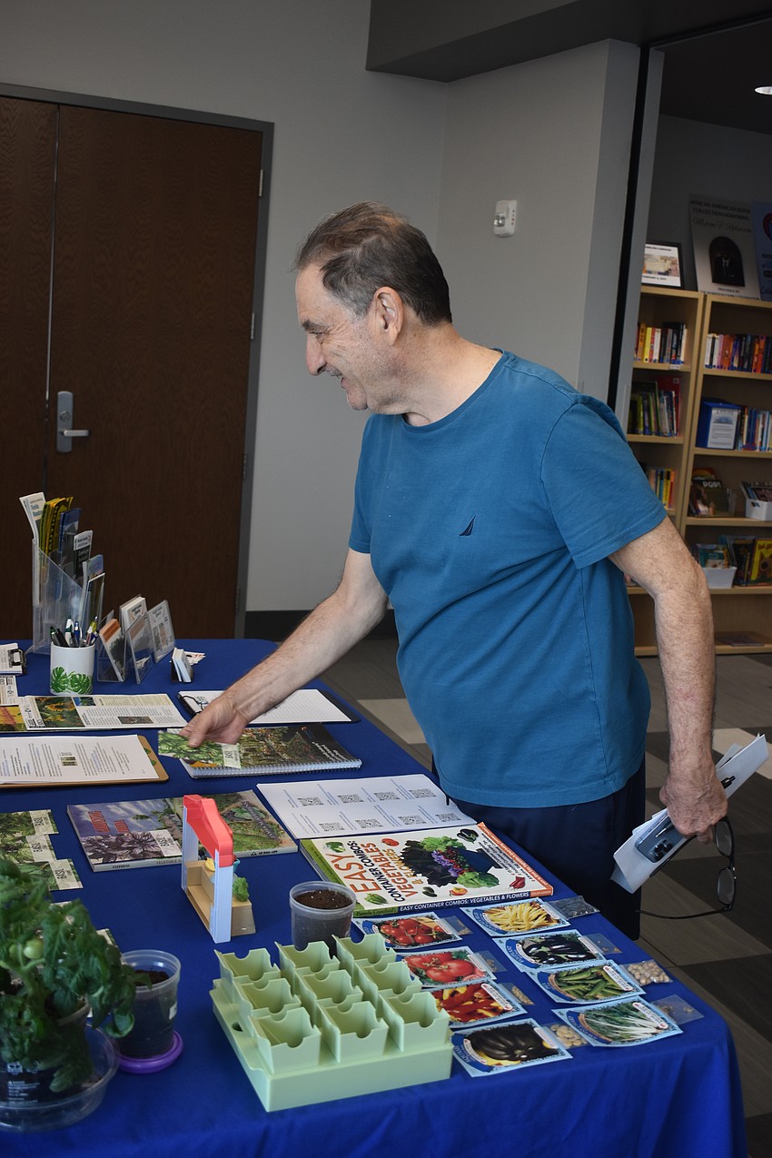 Lakewood Ranch’s Les DaCruz said he came across the mobile plant clinic by accident, but learned a lot about vegetable gardening and hydroponic plants.
