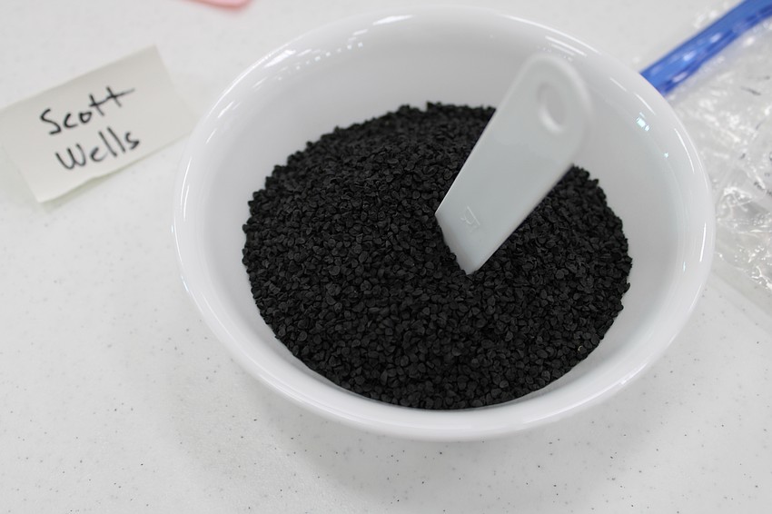 Volunteers packed onion and coriander seeds on Dec. 8 with Hope Seeds at Christ Church of Longboat Key.