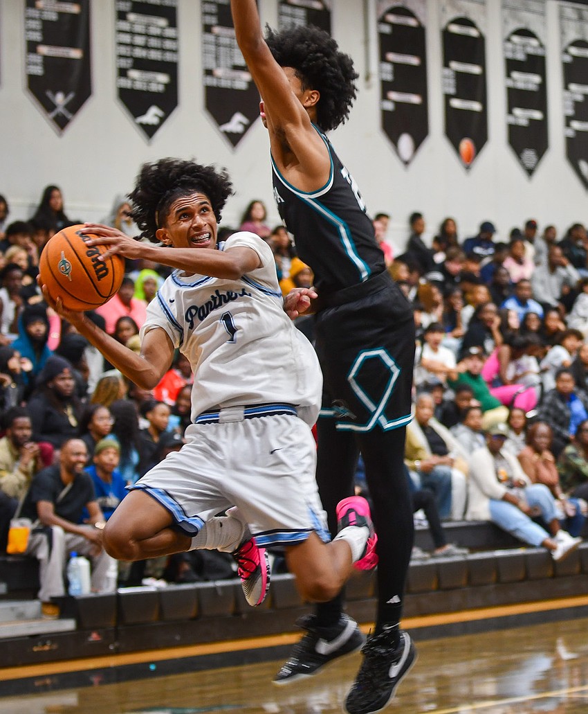 Josiah Gillard attacked the rim inside the paint.