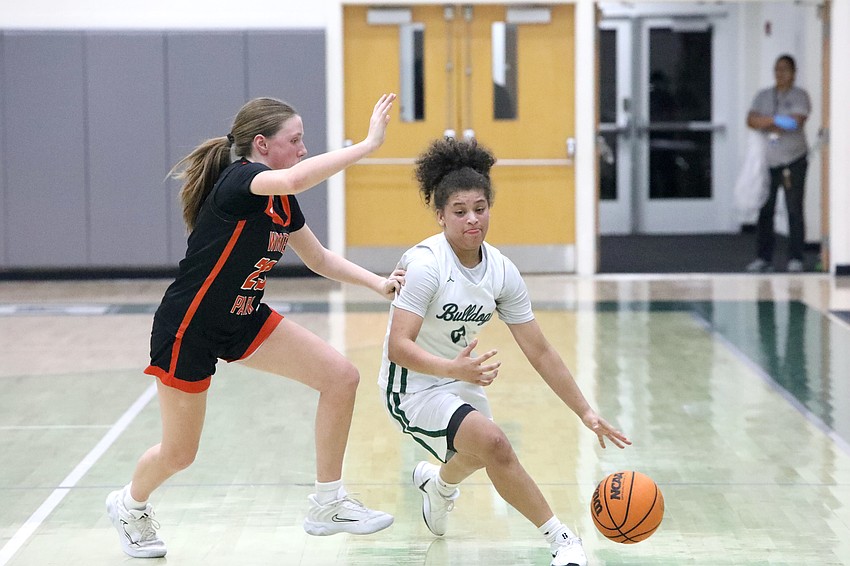 Bulldogs guard Stephanie Turner scored a team-high 12 points against Winter Park on Dec. 23 in the Bulldog Classic. Photo by Brent Woronoff