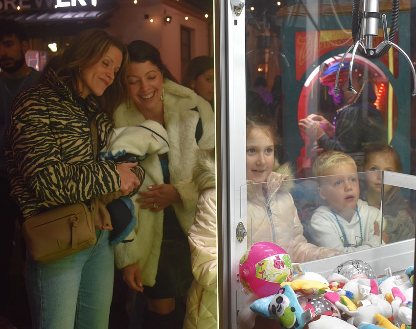 Lakewood Ranch's Ginger Ready, Elya Kinsey, Liliana Kosmalski, Everett Ready and Juliette Kinsey check out the claw machine.