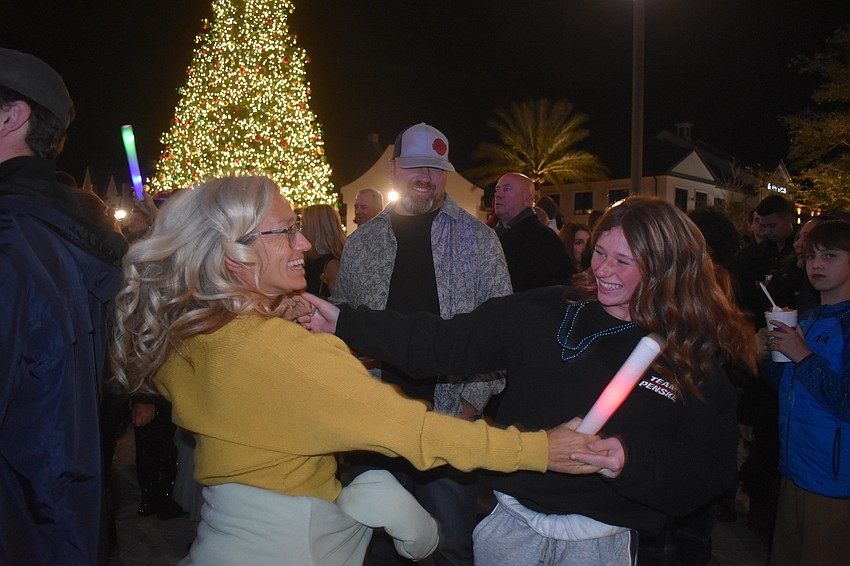 Parrish's Holly Newman and her daughter Kourtney dance along to music performed by No Filter.