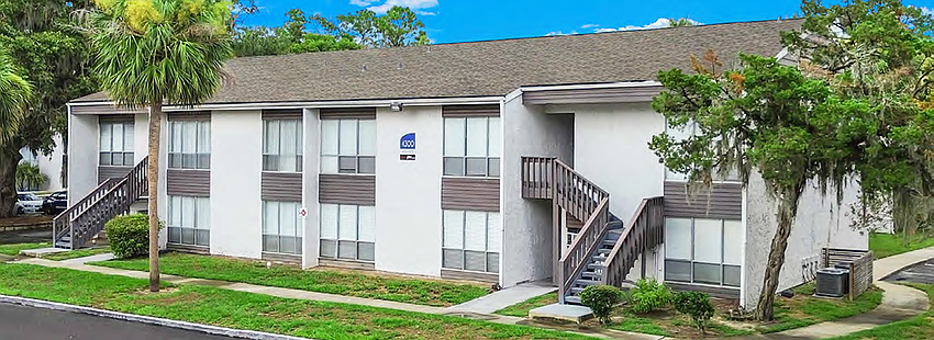 Pier 5350 apartments at 5350 Arlington Expressway.