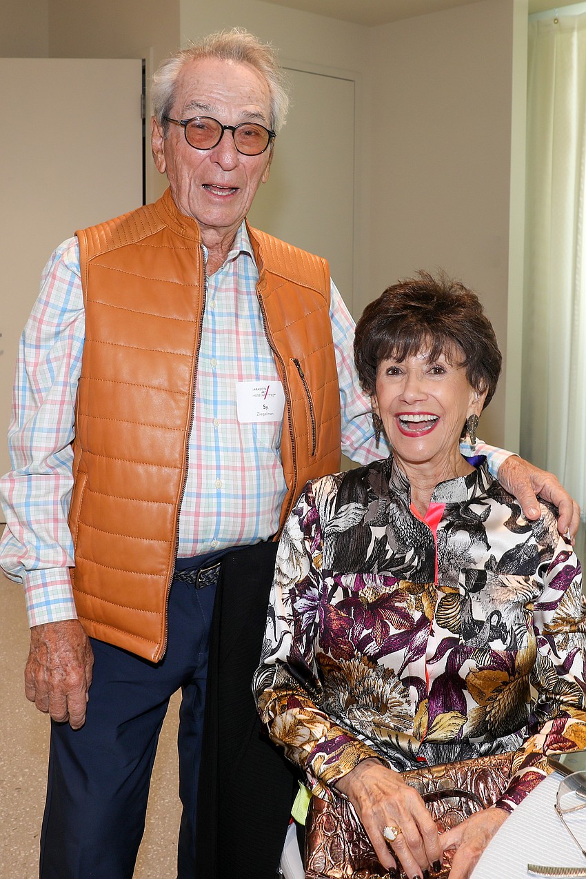 Sy Zeigelman and Norma Cohen catch up before lunch.