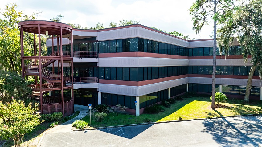 AT&T American Transtech built the three-story, 102,145-square-foot office building and a two-story, 106,275-square-foot computer/telecom data center on 28.29 acres at 8000 Baymeadows Way in 1983.