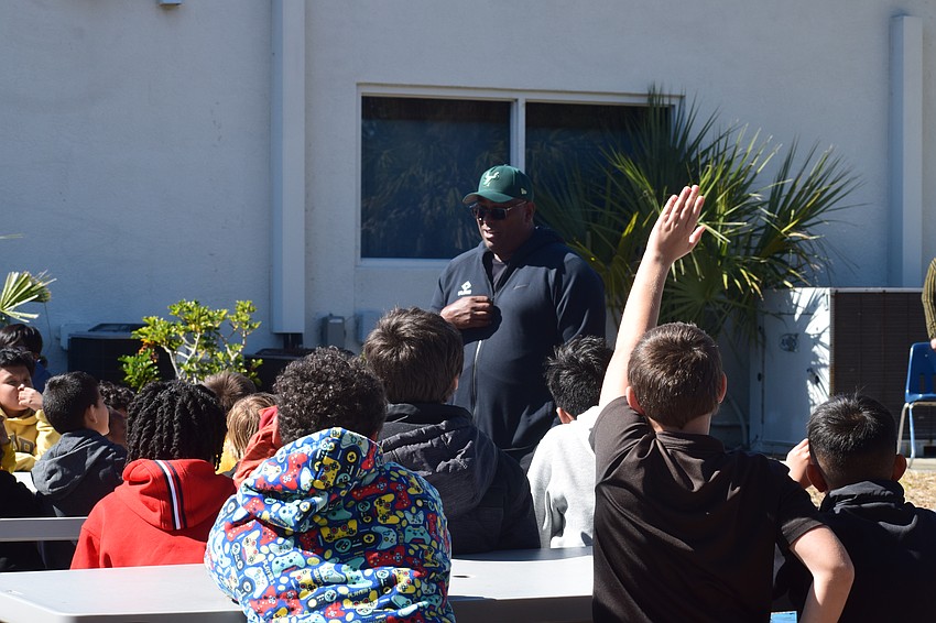 During his visit to Visible Men Academy, Bobby Bonilla answered questions about his career, played catch with students and signed gloves.