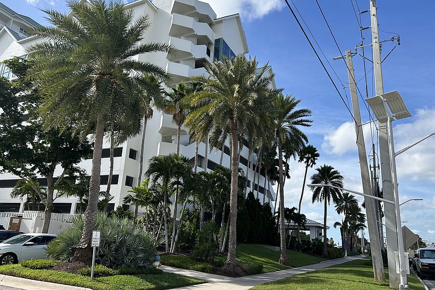 Cirque St. Armands Beachside was honored with a plaque.