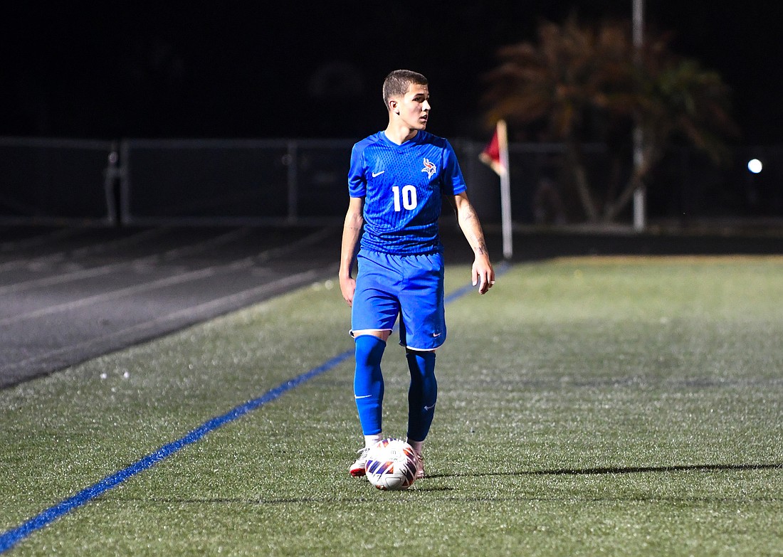 West Orange’s senior Rafael Tomirrotte maintained the ball as he looked down field for his teammates.