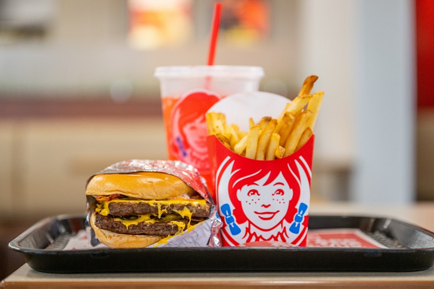 Wendy's has about 500 Florida locations. Wendy's has about 500 Florida locations.