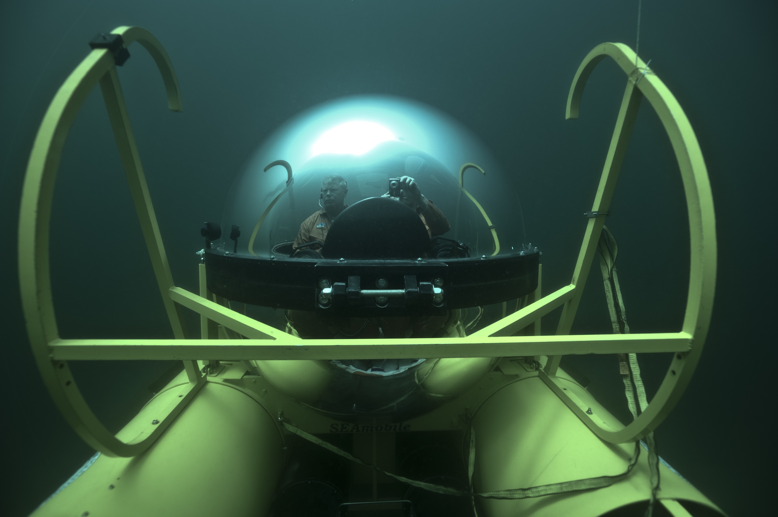 Scott Cassell explores in the SeaMagine SeaMobile.