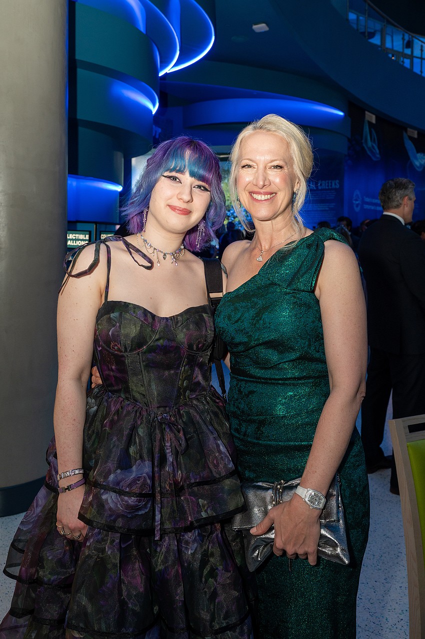 Vivian and Ariane Dart