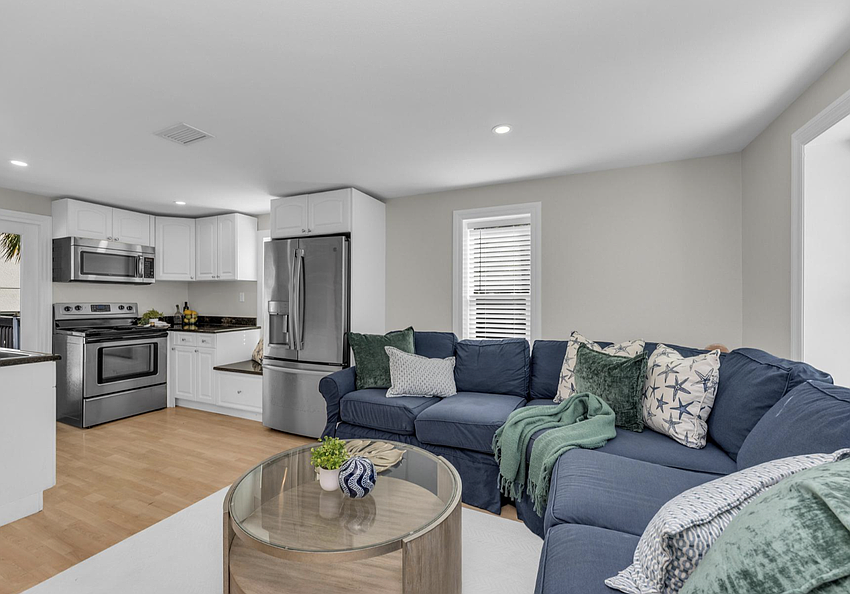 A one-bedroom apartment is above the garage.