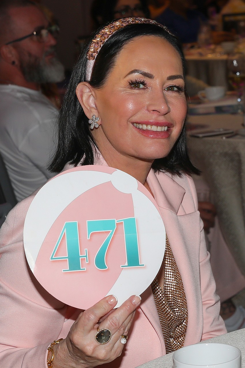 Aw paw-lease: of course co-chair Kimberly Marlow raises her paddle.