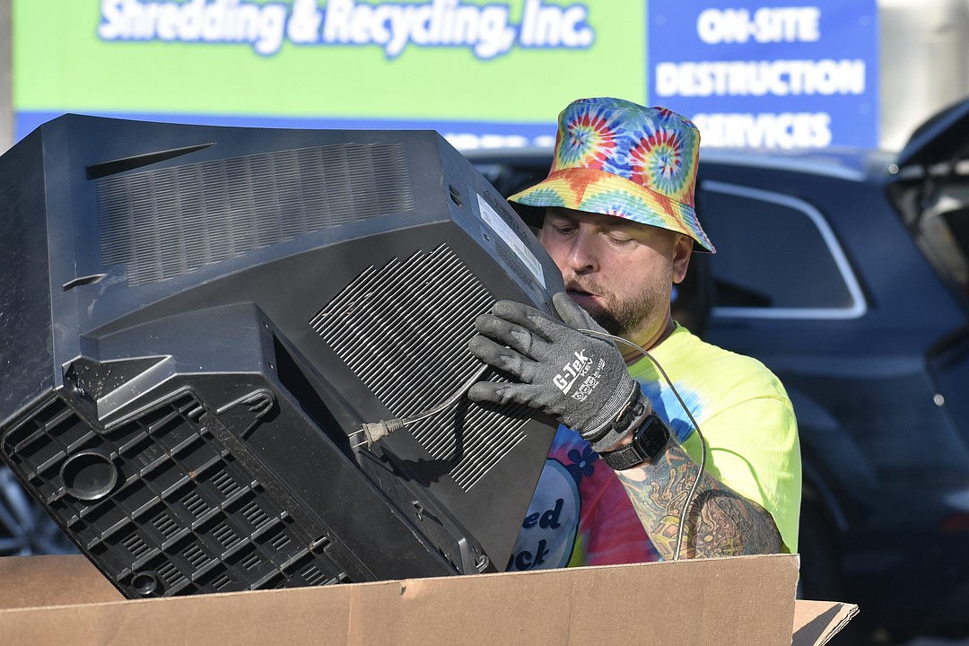 Shred Stock recycling event collects 5 tons of paper, 3,364 pounds of electronics