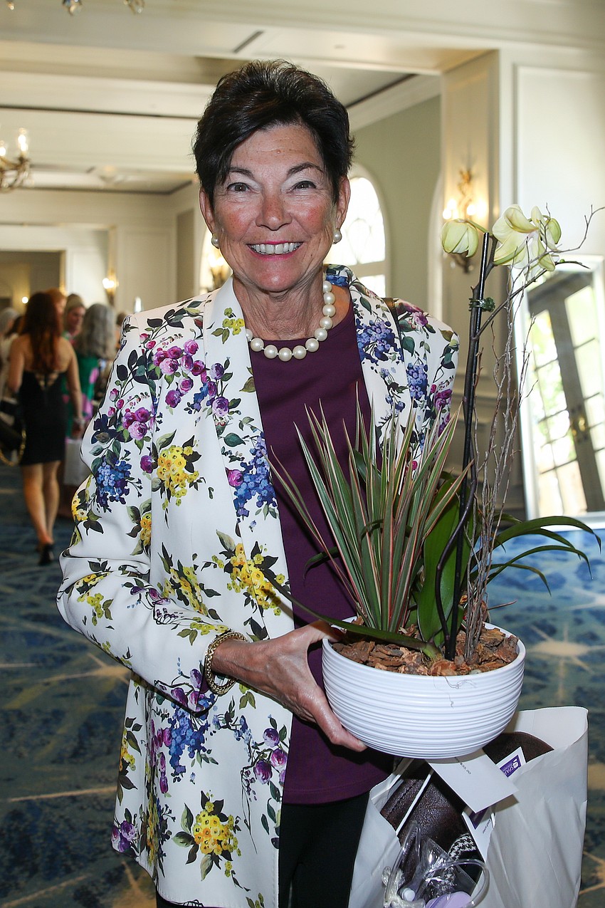 JoAnn Heisen purchases a table centerpiece to go.
