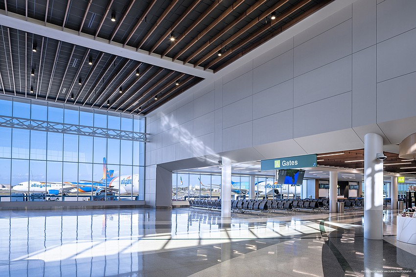 KHS&S worked on Sarasota-Bradenton International Airport (SRQ) Ground Boarding Facility in Sarasota.