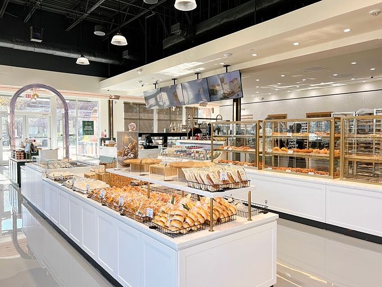 Tous les Jours (pronouced too-lay-zhoor) is a South Korea-based company that franchises neighborhood bakeries specializing in French-Asian baked goods, coffees and beverages. The name means “every day” in French. Tous les Jours (pronouced too-lay-zhoor) is a South Korea-based company that franchises neighborhood bakeries specializing in French-Asian baked goods, coffees and beverages. The name means “every day” in French.