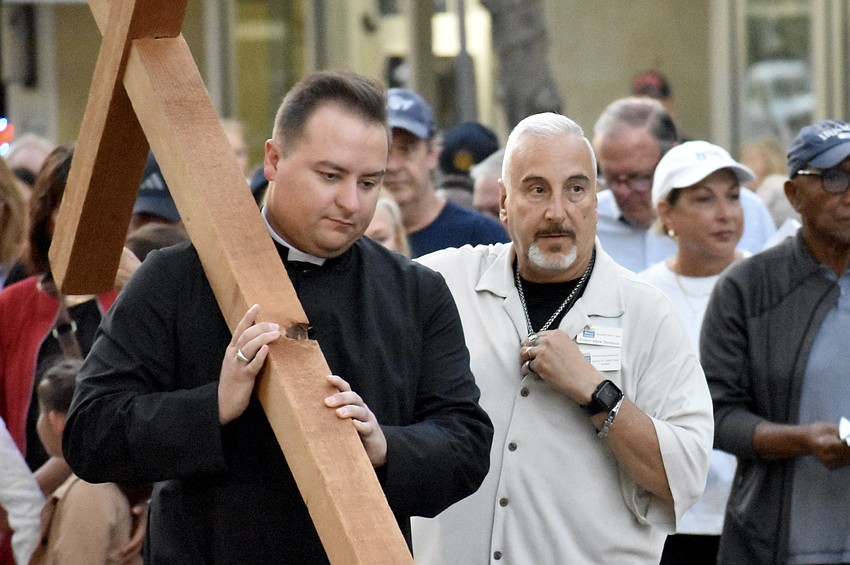 Rev. Mason Waldhauser, associate rector for adult formation at Church of the Redeemer, starts the walk alongside Pastor Mark Sedacca of the Sarasota Ministerial Association.