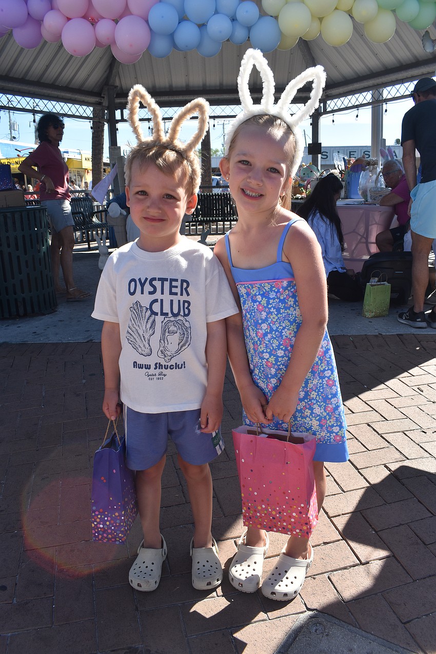Pace DeMarchi, 4, and Weslie DeMarchi, 6, leave with gift bags.