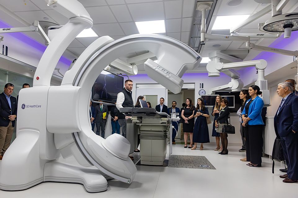 USF CAMLS first in Florida to install high-tech AI surgical imaging machine