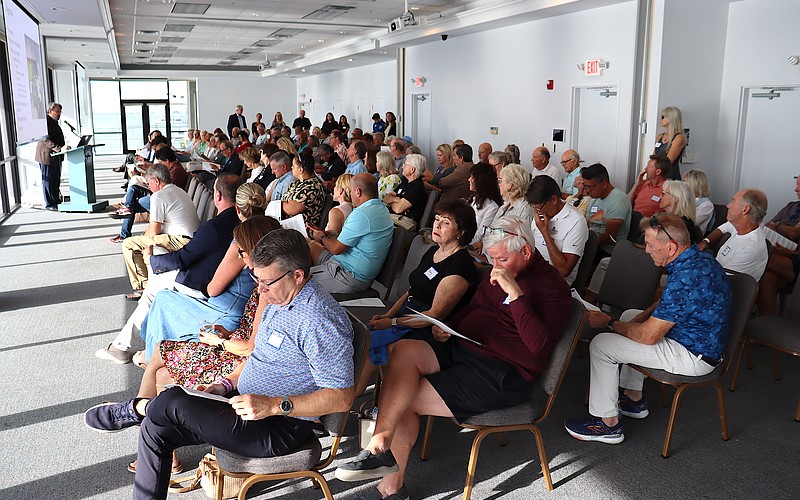 Facilitator David Brain presents findings of the first St. Armands visioning session to the audience.