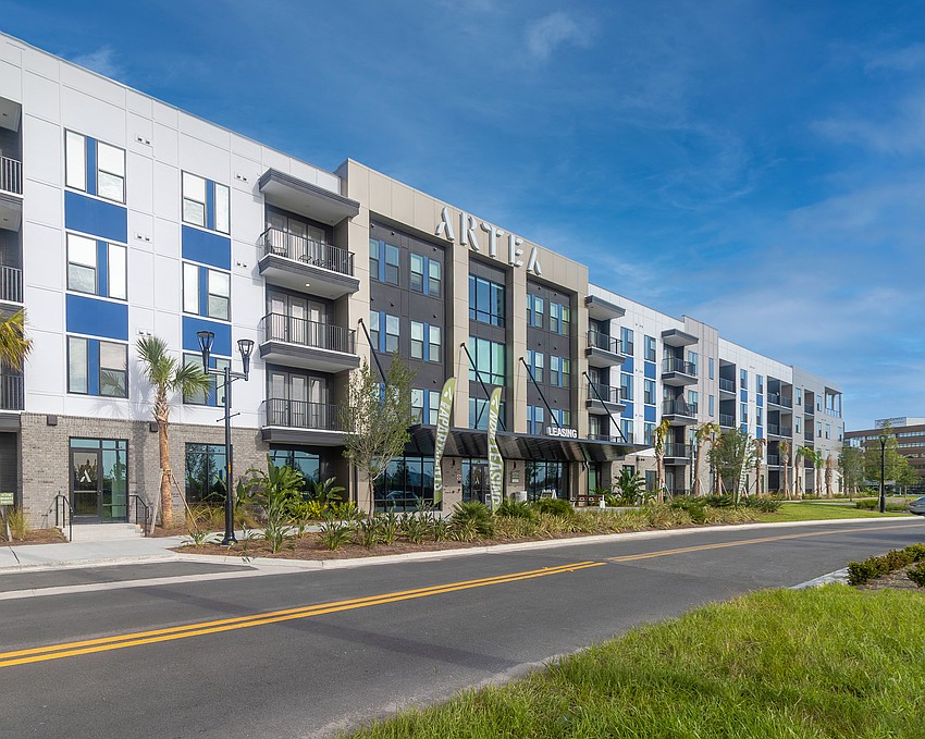 Artea Apartments connects the Jacksonville Transportation Authority San Marco Skyway station, the Southbank Riverwalk and pedestrian trails in Downtown Jacksonville.