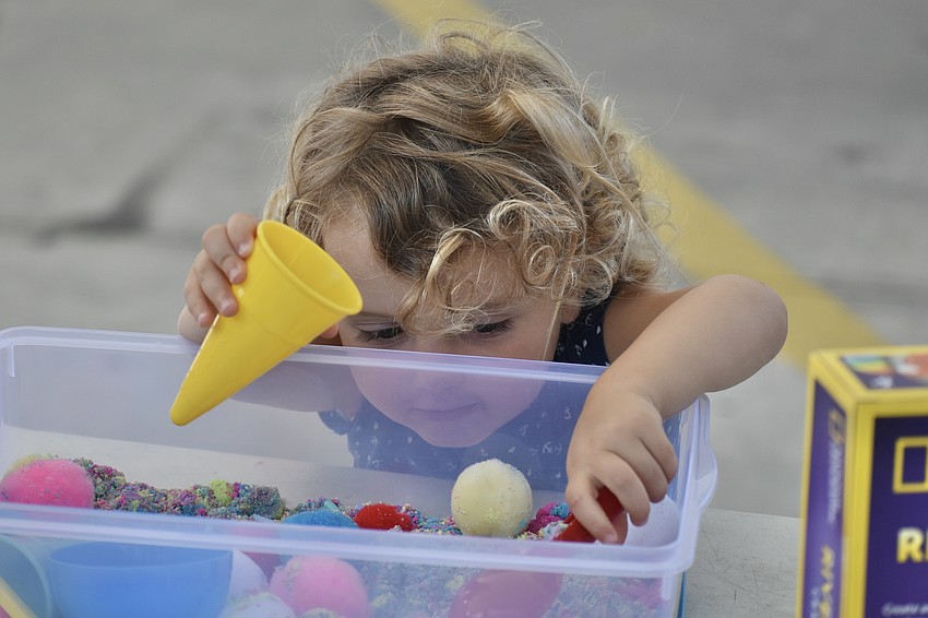 Ivy Windsor, 2, fills up a cone.