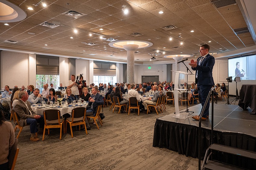 Donn Githens addresses the guests.