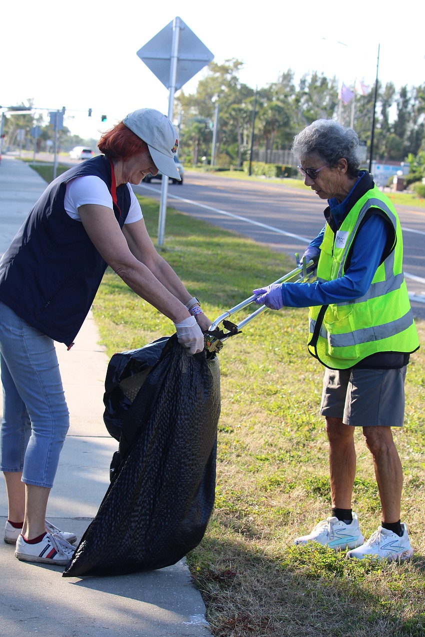 Chris Sturm from St. Armands Key Lutheran Church and Maxine Spitzer from Temple Beth Israel team up at the Faith 250 clean-up.