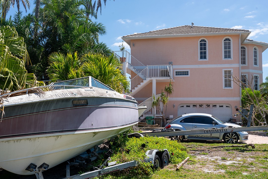 Pink house draws ire from neighbors