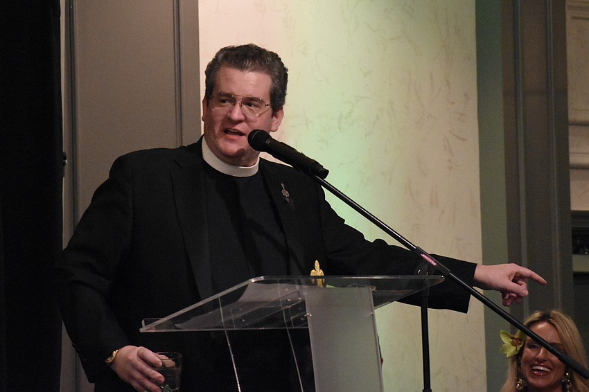 Rev. Charleston Wilson of Church of the Redeemer served as the auctioneer.