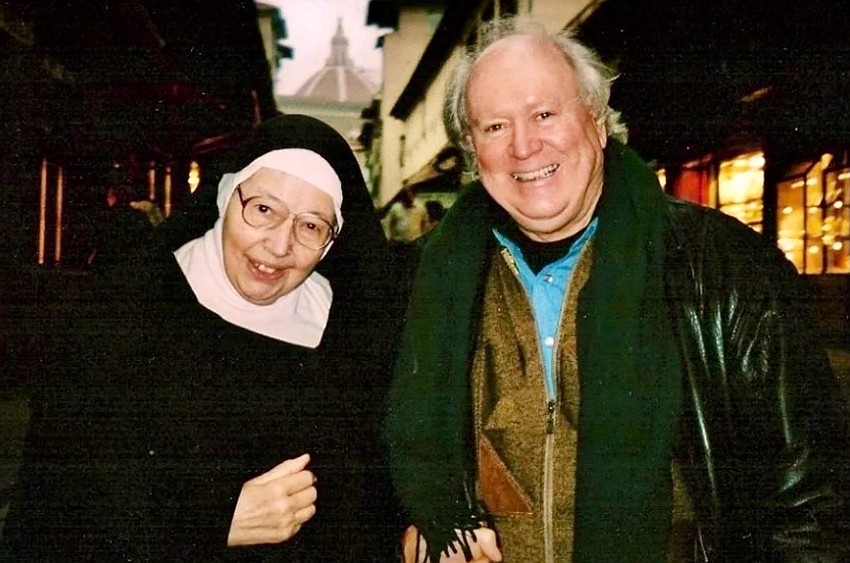 During one of his trips to Italy, William Kelley was able to spend time with famed art historian Sister Wendy Beckett.