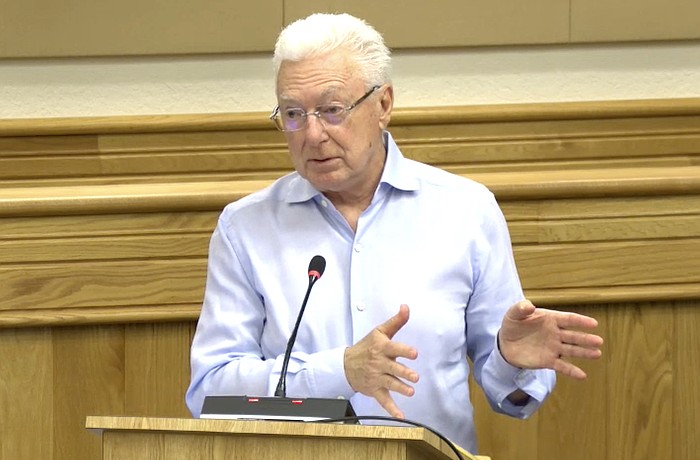 Bay Park Conservancy Founding CEO AG Lafley makes his case to the Sarasota County Commission for funding Phase 3 work at The Bay Park.