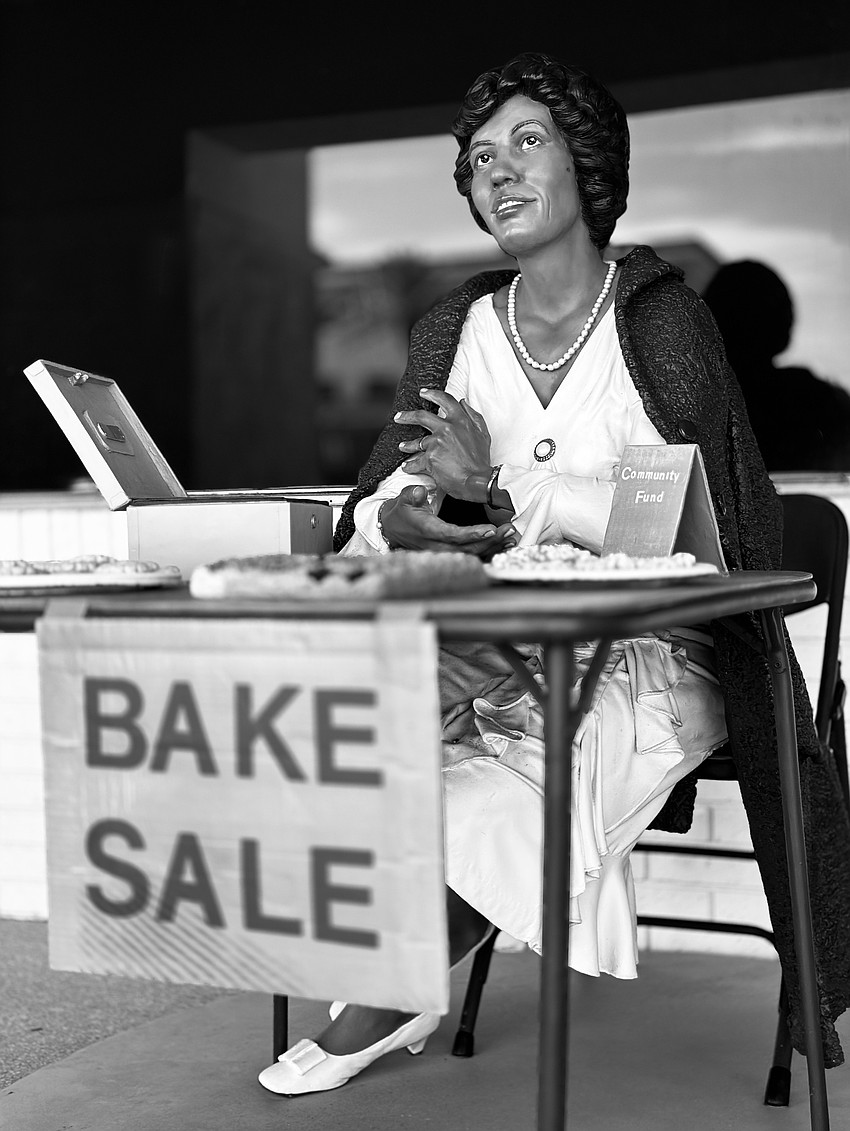 An example of a black-and-white image of a statue. Photo by Suzanne McCarthy