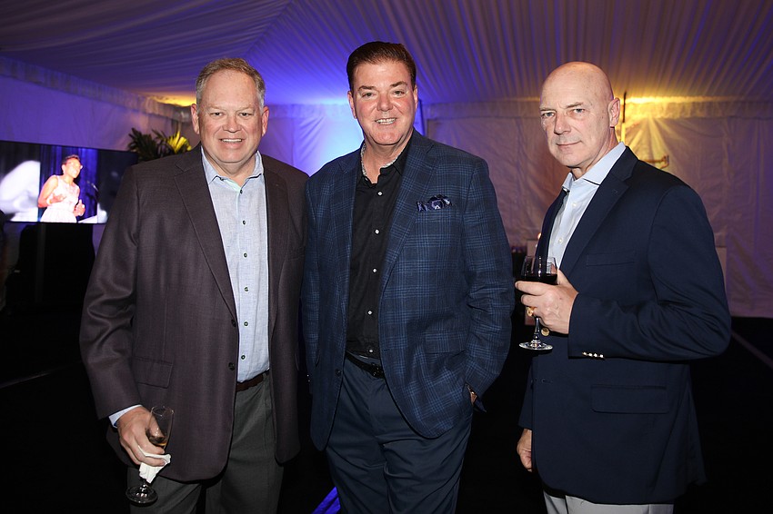 David Verinder, Don Ellis and Shawn Henry catch up during the cocktail hour.
