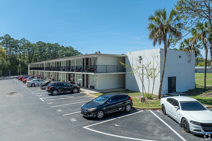 Breakwater Studios, built in 1973 as a motel, includes 192 units near the Jacksonville Zoo and Botanical Gardens.