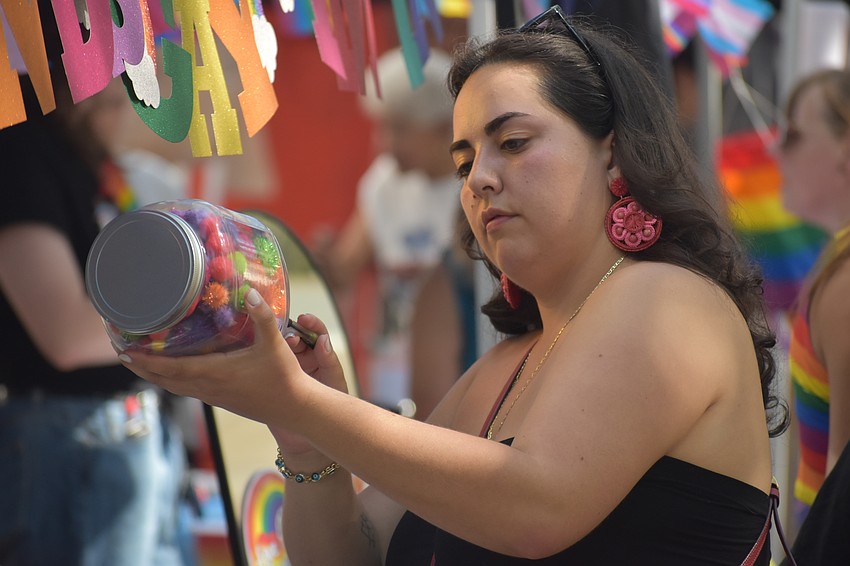 Alexandra Urdaneta plays a guessing game.