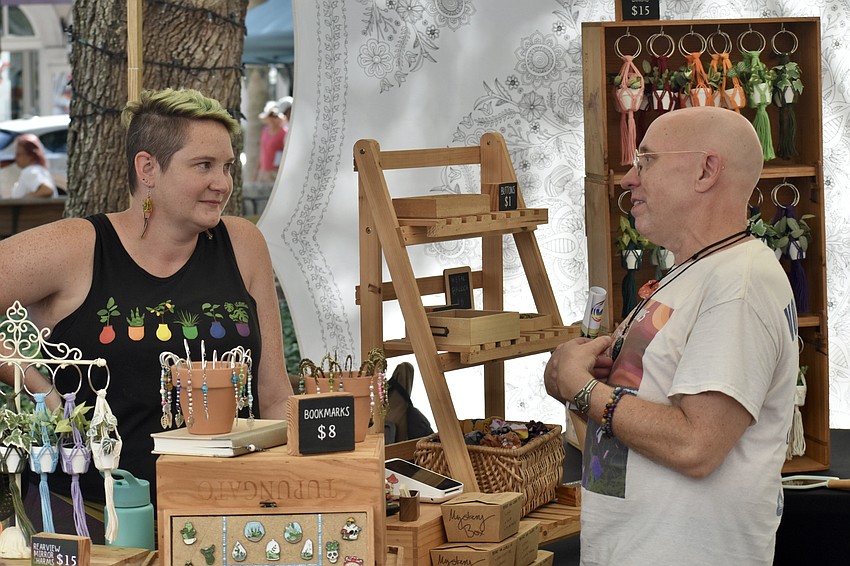 Dani Henkel of Willow & Hitch talks with Fabulous Arts Foundation board member Andrew Ensign.