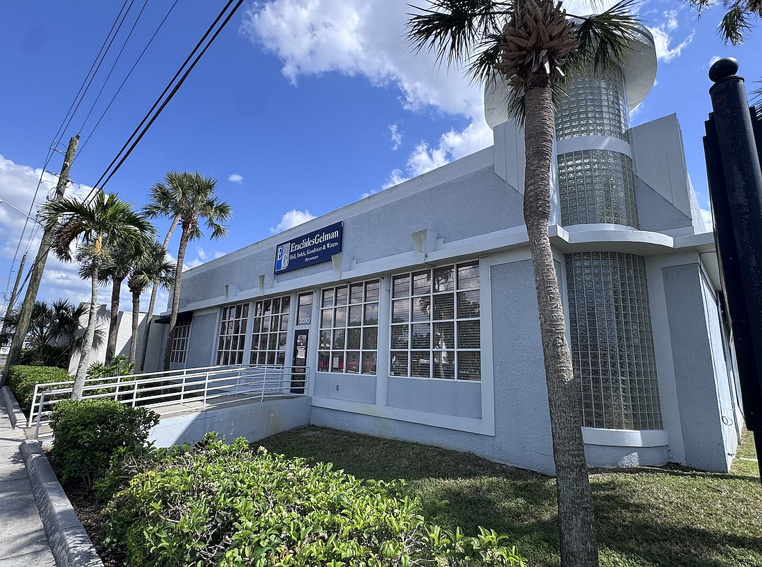 The office building at 2030 Bee Ridge Road spans 9,441 square feet.