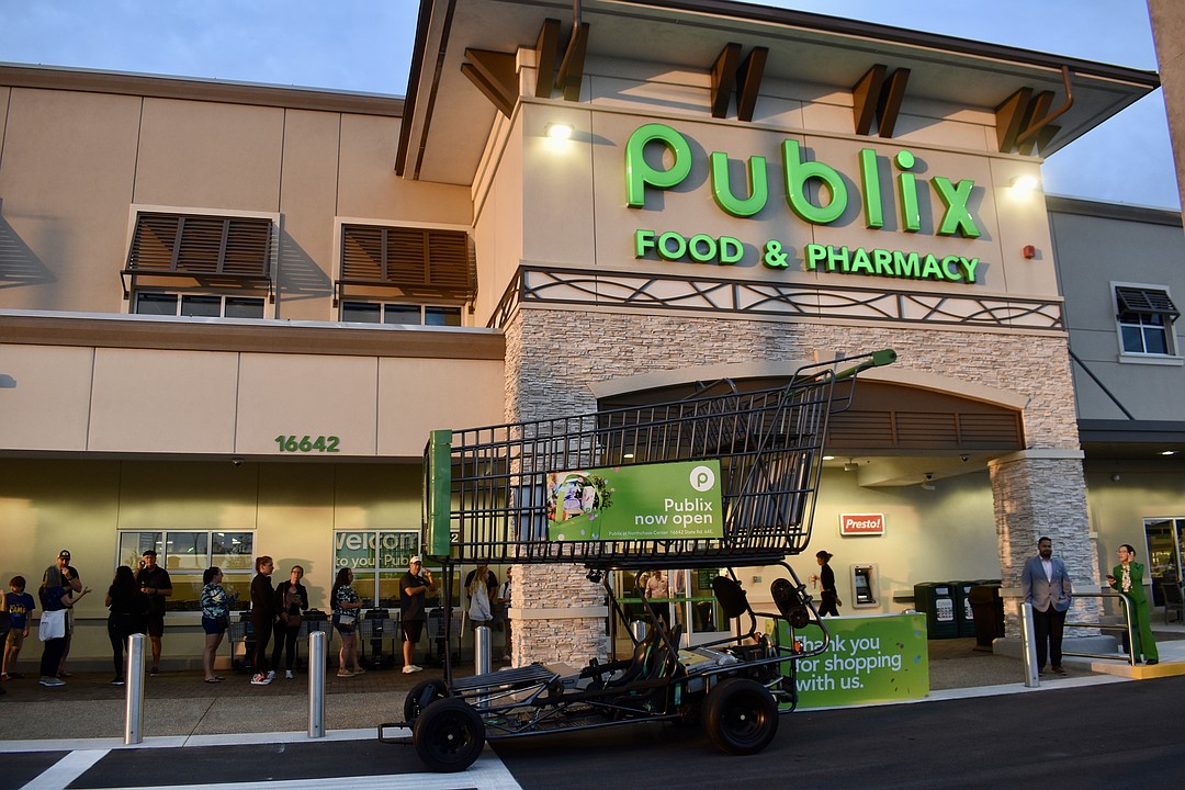 Publix opens at corner of S.R. 64 and Uihlein Road in Lakewood Ranch