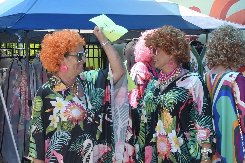 Vicky Goodin and Kim Simonetti get together as the group lines up in numerical order.