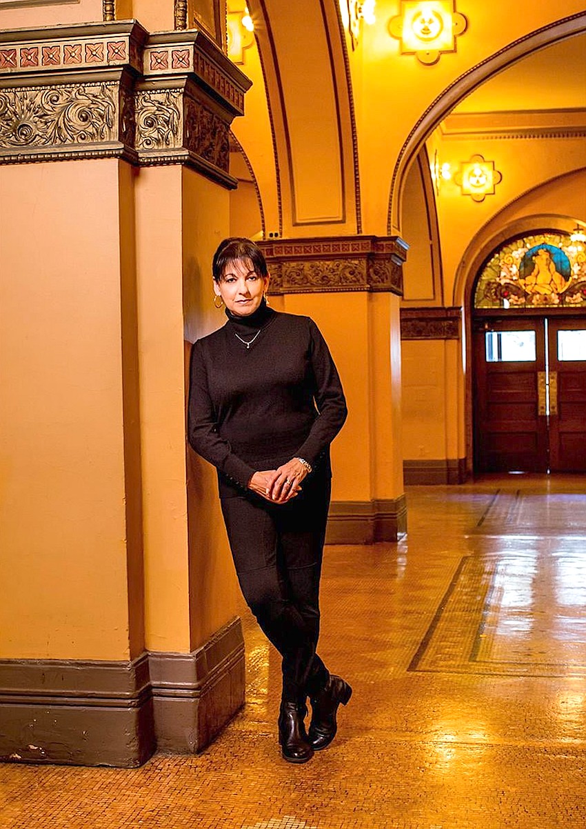 Tania Castroverde Moskalenko transitioned from ballerina to arts organization administration in 2005. Tania Castroverde Moskalenko transitioned from ballerina to arts organization administration in 2005.