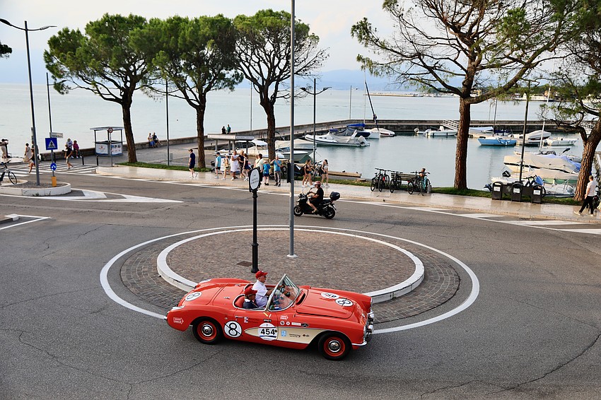 Michael Moss and John Cutrone drive through a roundabout.