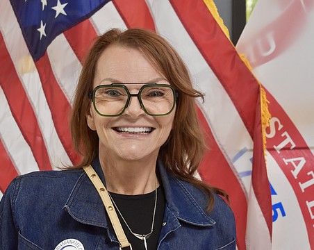 Palmetto's Sari Lindroos-Valimaki is running to represent District 1 on the Manatee County Commission.