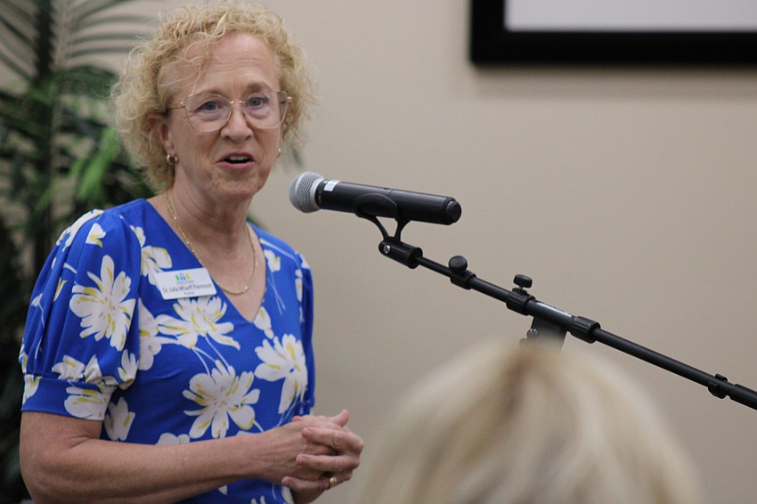 Pastor Julia Wharriff Piermont of Christ Church of Longboat Key thanks Zarzycki-Harris for her hard work.