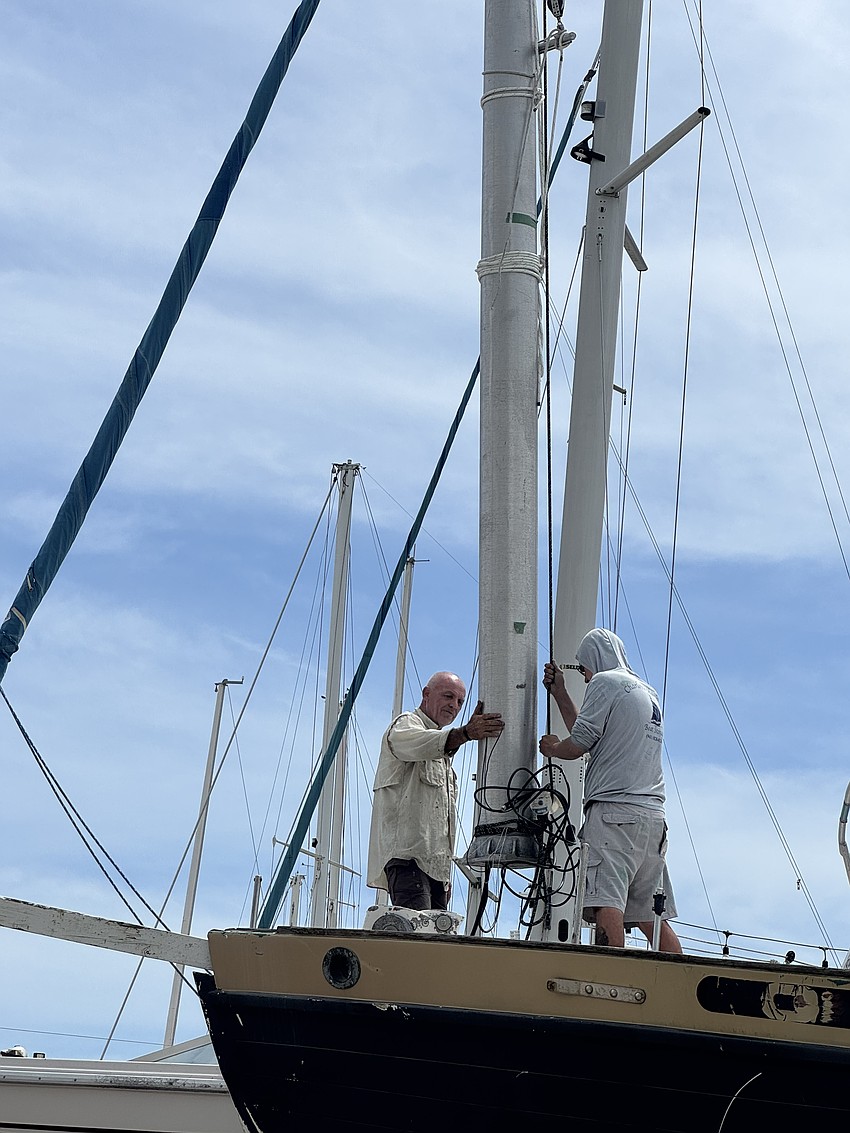 A mast pole is installed on Ra. A mast pole is installed on Ra.