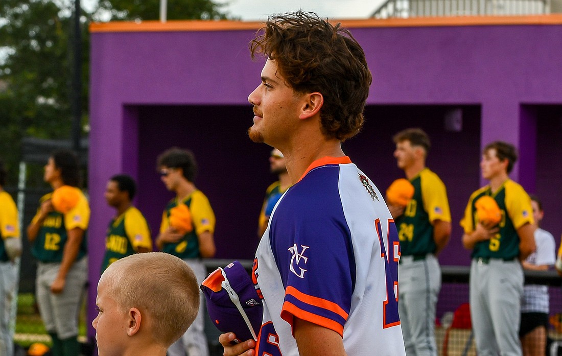 Winter Garden Squeeze player Leo Suarez stood with little leaguers Thursday, June 4.